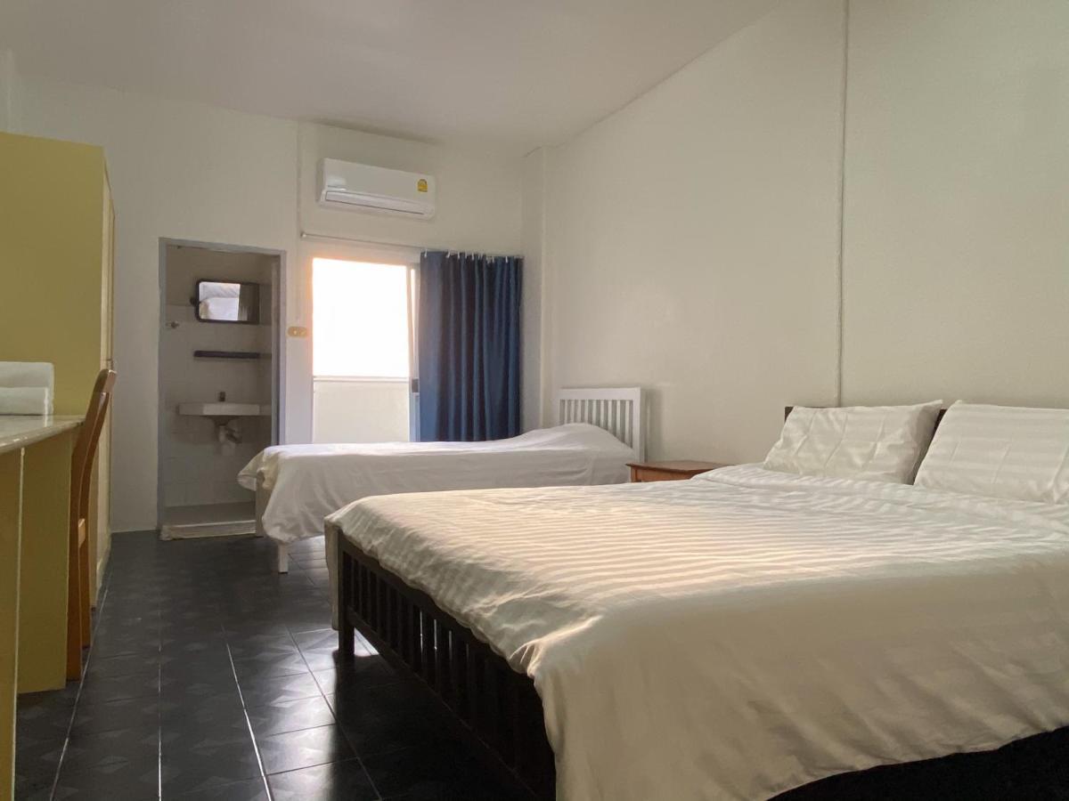 Monta Apartment Bangsaen Exteriör bild
